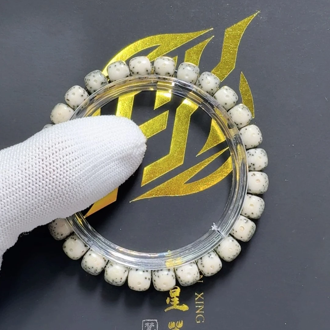 星月菩提吊坠一物一图4绿包白大眼睛针尖星8左右单圈