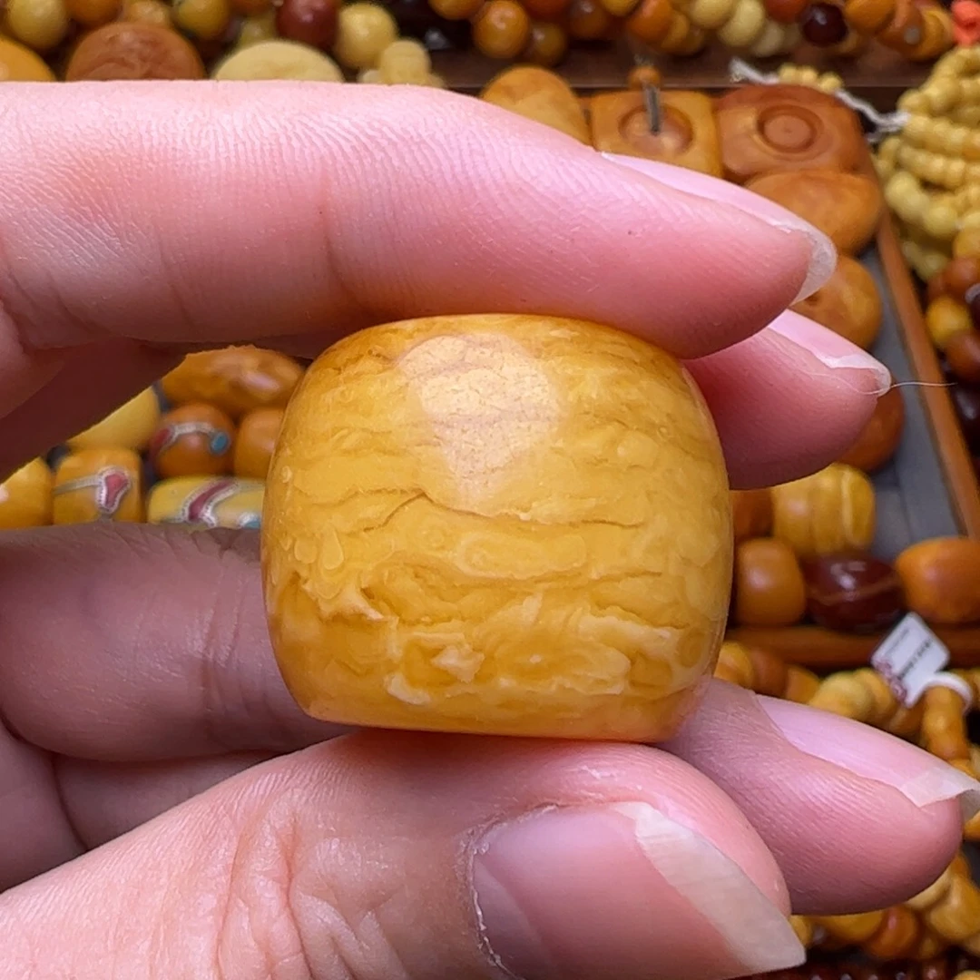 淡***晴琥珀未镶嵌珠宝奇石