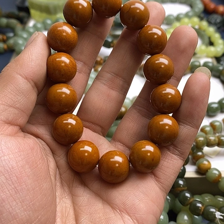 未镶嵌透闪石质玉珠宝奇石