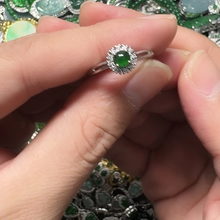 翡翠未镶嵌颈饰天然A货翡翠放漏