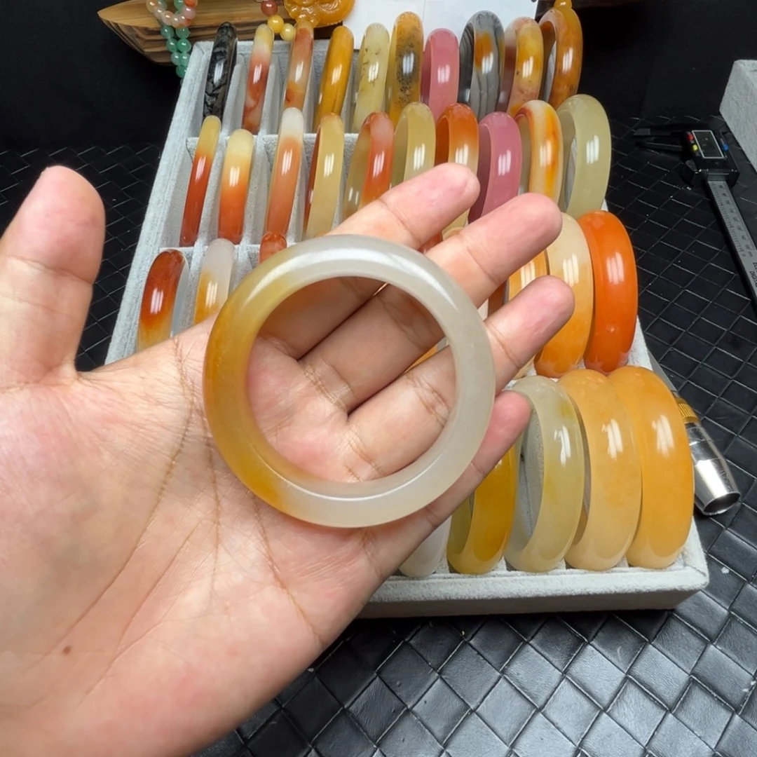 迷***界石英质玉（黄龙玉）未镶嵌手镯