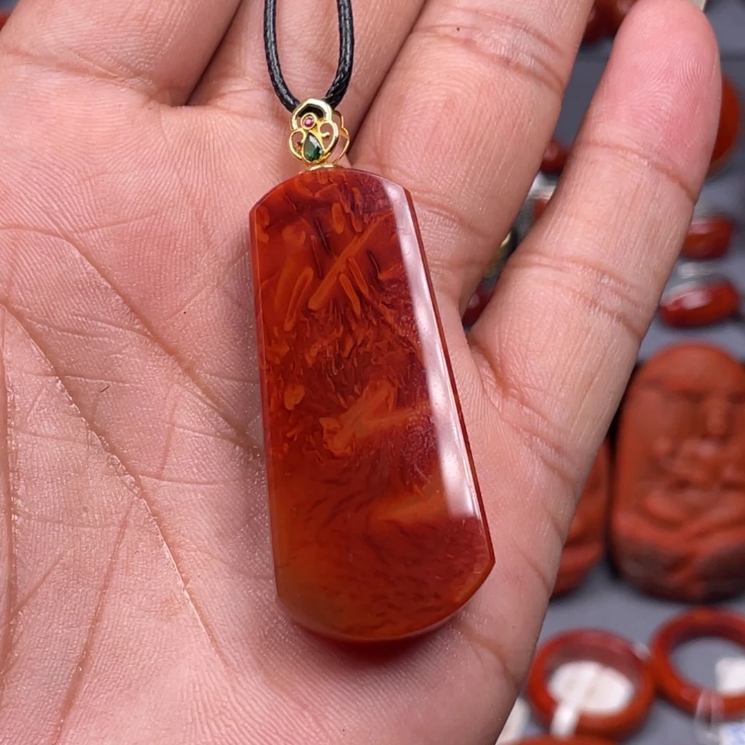 18K金镶嵌南红玛瑙珠宝奇石吊坠
