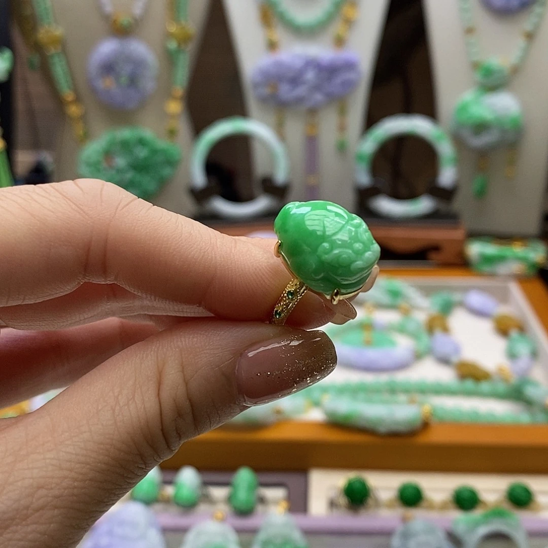 颈饰未镶嵌翡翠天然