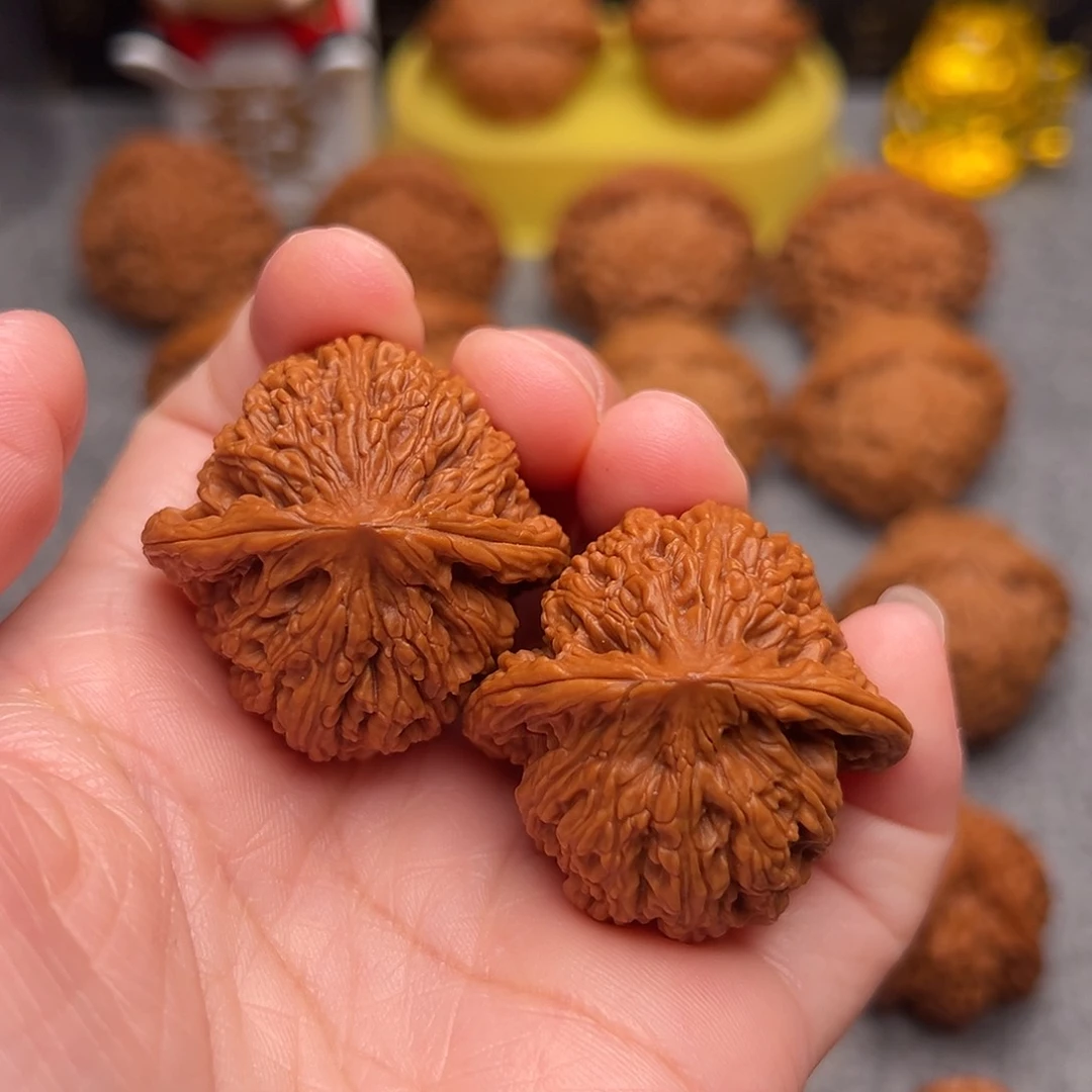 把件文玩核桃精品红皮三角密纹狮子头38全品