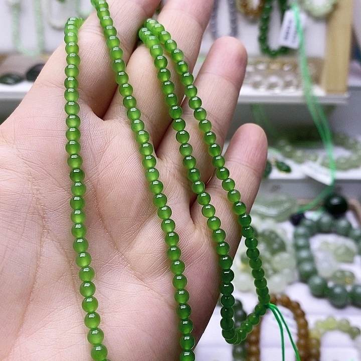 颈饰未镶嵌和田玉（碧玉）