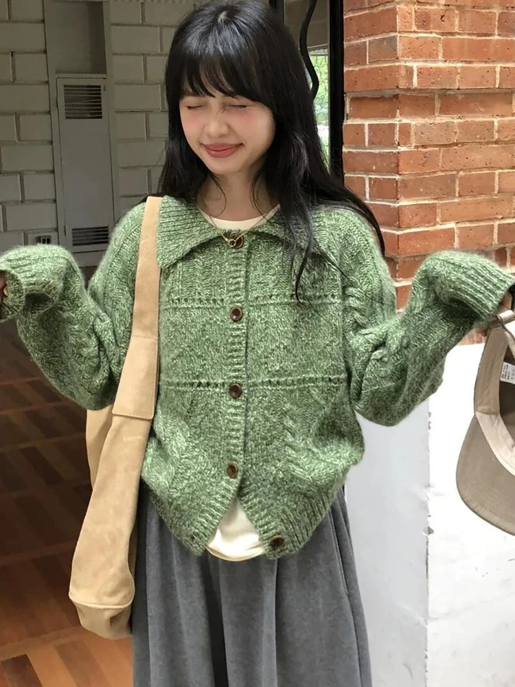 2025年早秋新款绿色学院风针织开衫时尚软妹翻领复古麻花毛衣外套