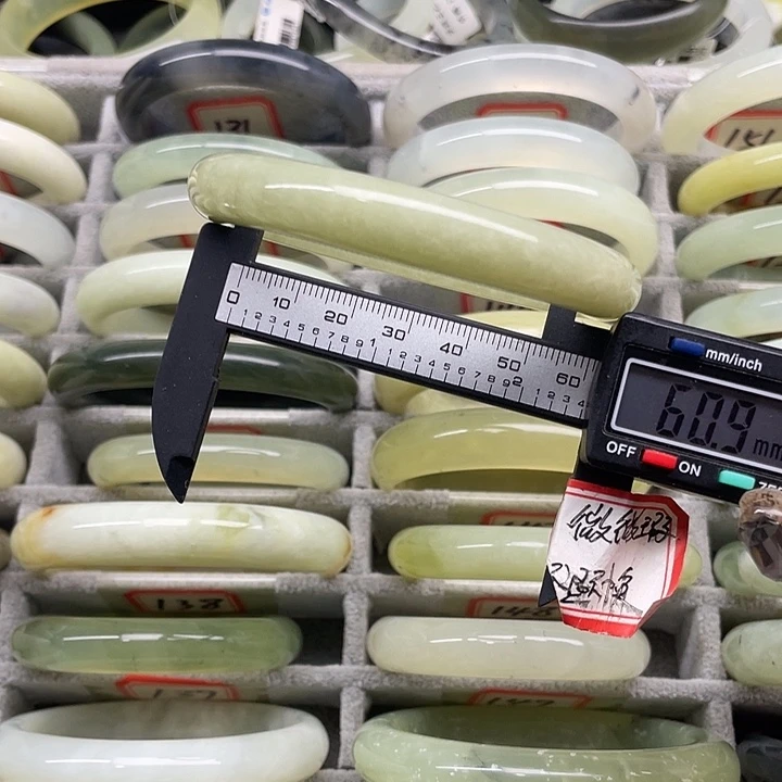 蛇纹石玉未镶嵌手镯144