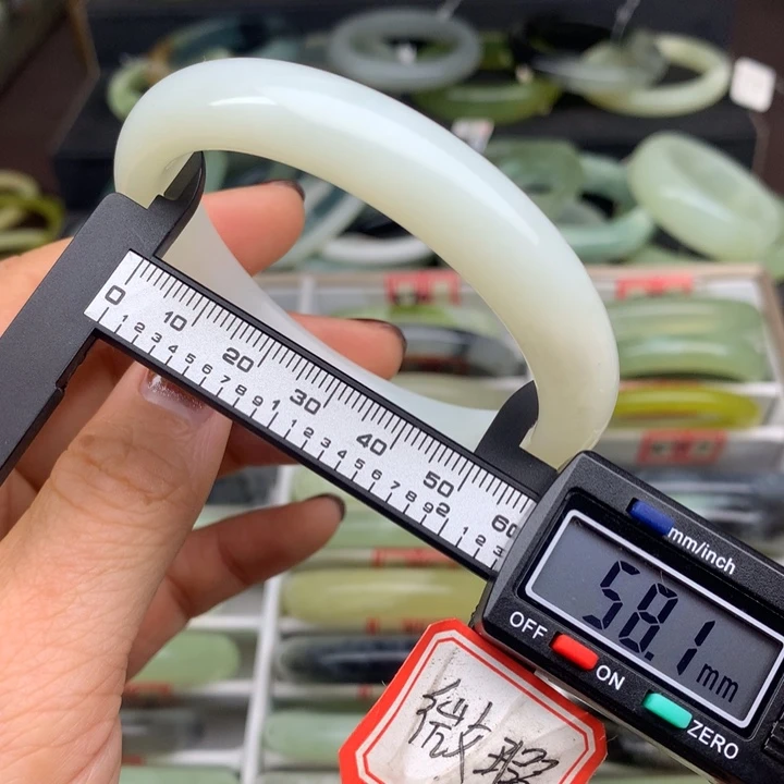 蛇纹石玉未镶嵌手镯842