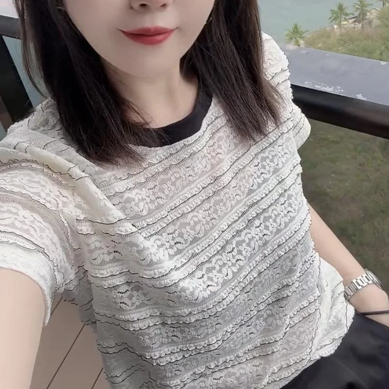 2025夏季新款女士法式蕾丝轻奢短袖T恤小众薄款透气撞色圆领上衣