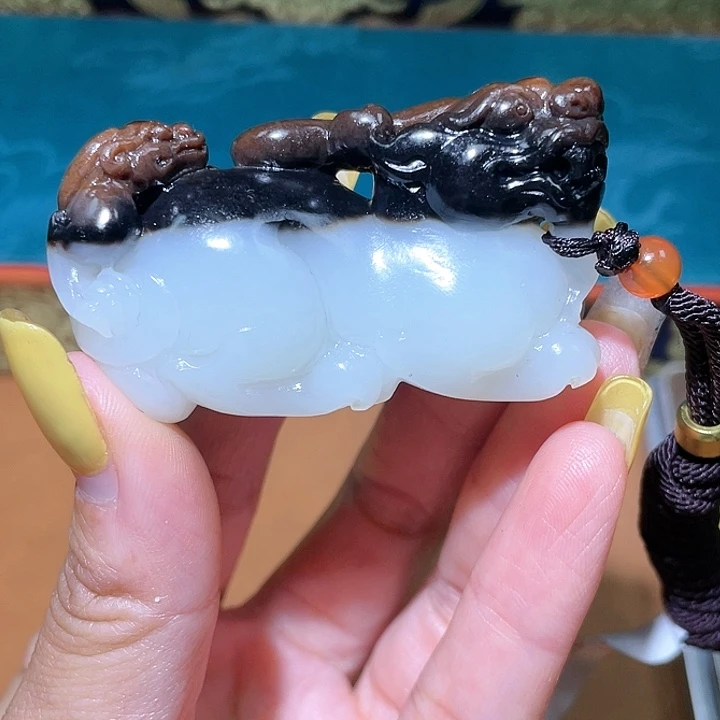 橙***意颈饰未镶嵌和田玉