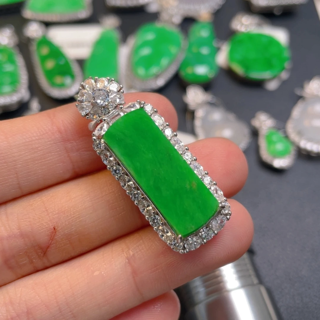 A***a翡翠银S925镶嵌颈饰