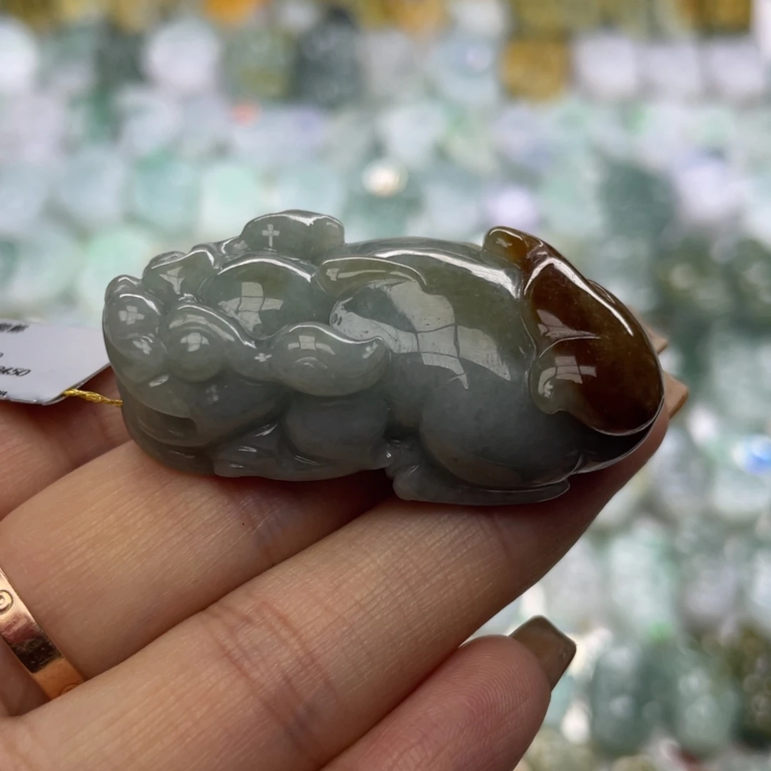 翡翠未镶嵌颈饰貔貅