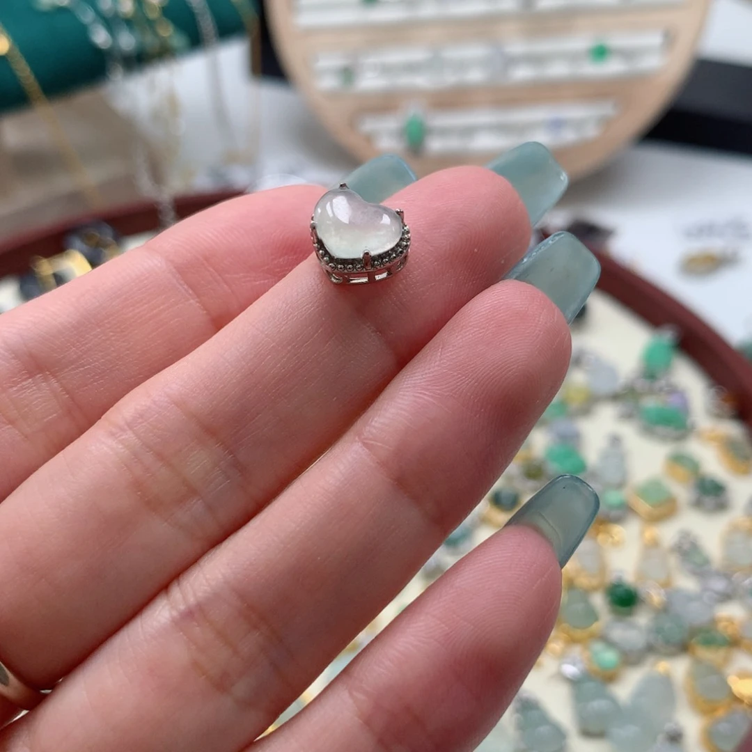 翡翠银S925镶嵌颈饰爱心