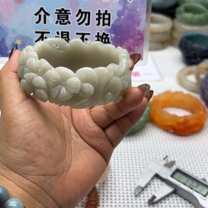 未镶嵌手镯石英岩玉