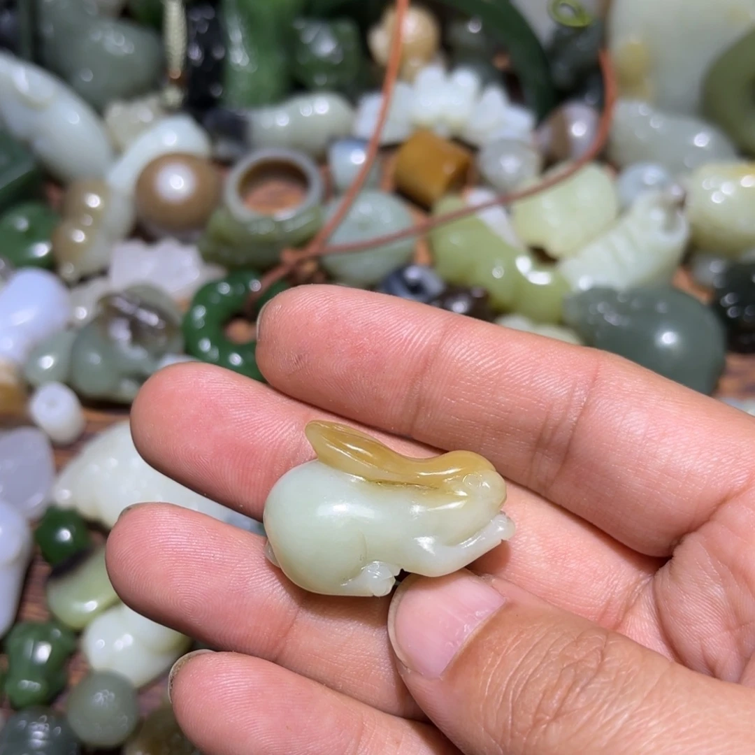 可***然和田玉未镶嵌珠宝半成品