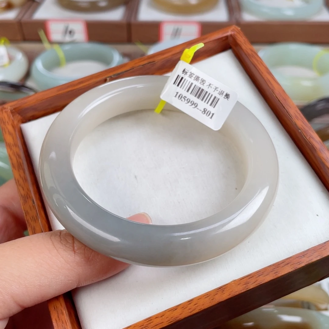 【闪购商品】和田玉手镯未镶嵌56.8 57