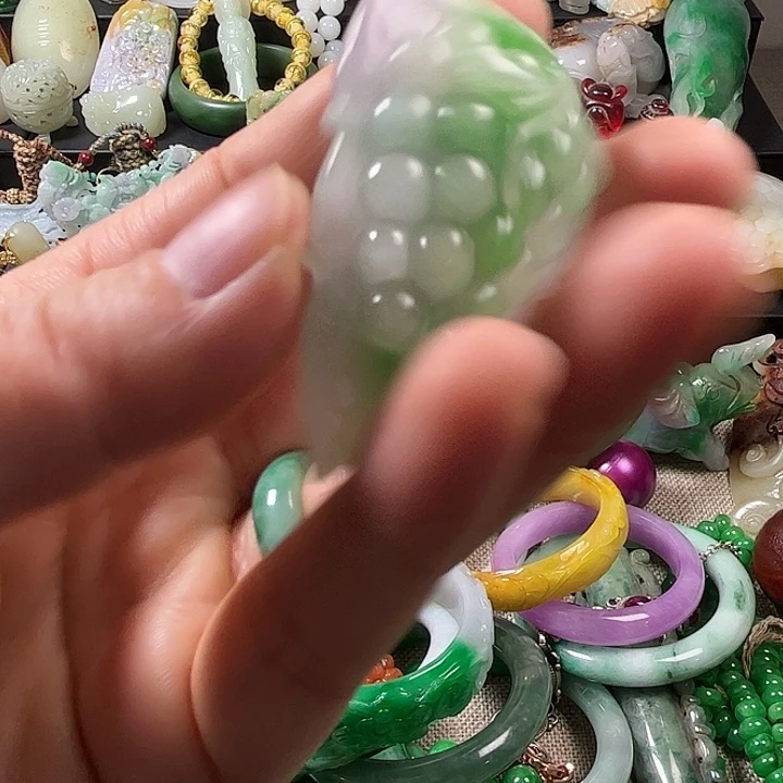 翡翠未镶嵌颈饰翡翠未镶嵌颈饰