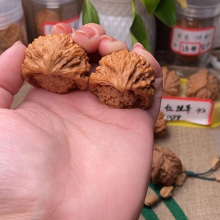 文玩核桃吊坠蛇头