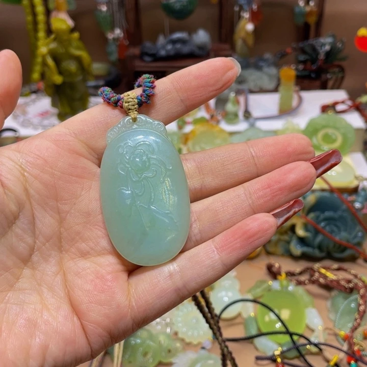 蛇纹石玉颈饰未镶嵌纤****衣