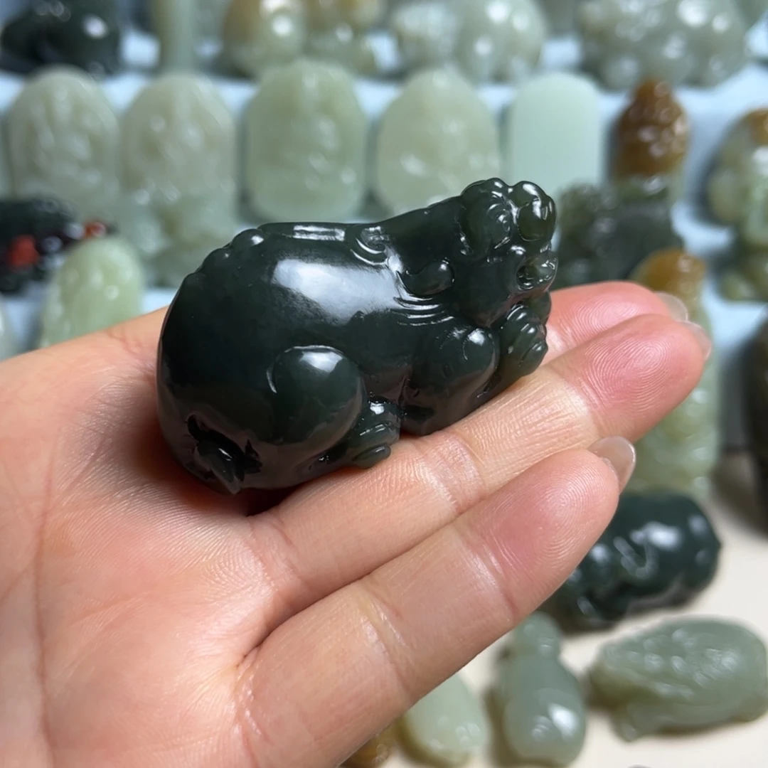 和田玉未镶嵌把件