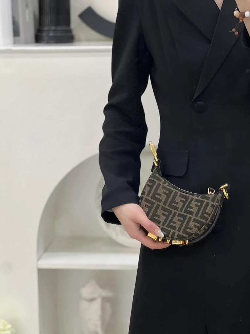 99新 FENDI/芬迪 fendi新款豌豆包mini缺肩带/优品