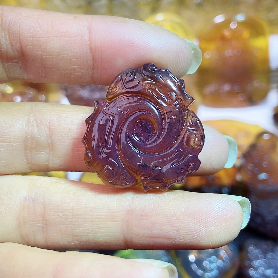 琥珀颈饰未镶嵌玄机