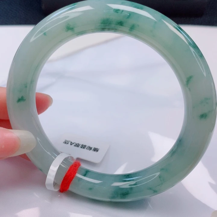 翡翠未镶嵌手镯（圆镯）