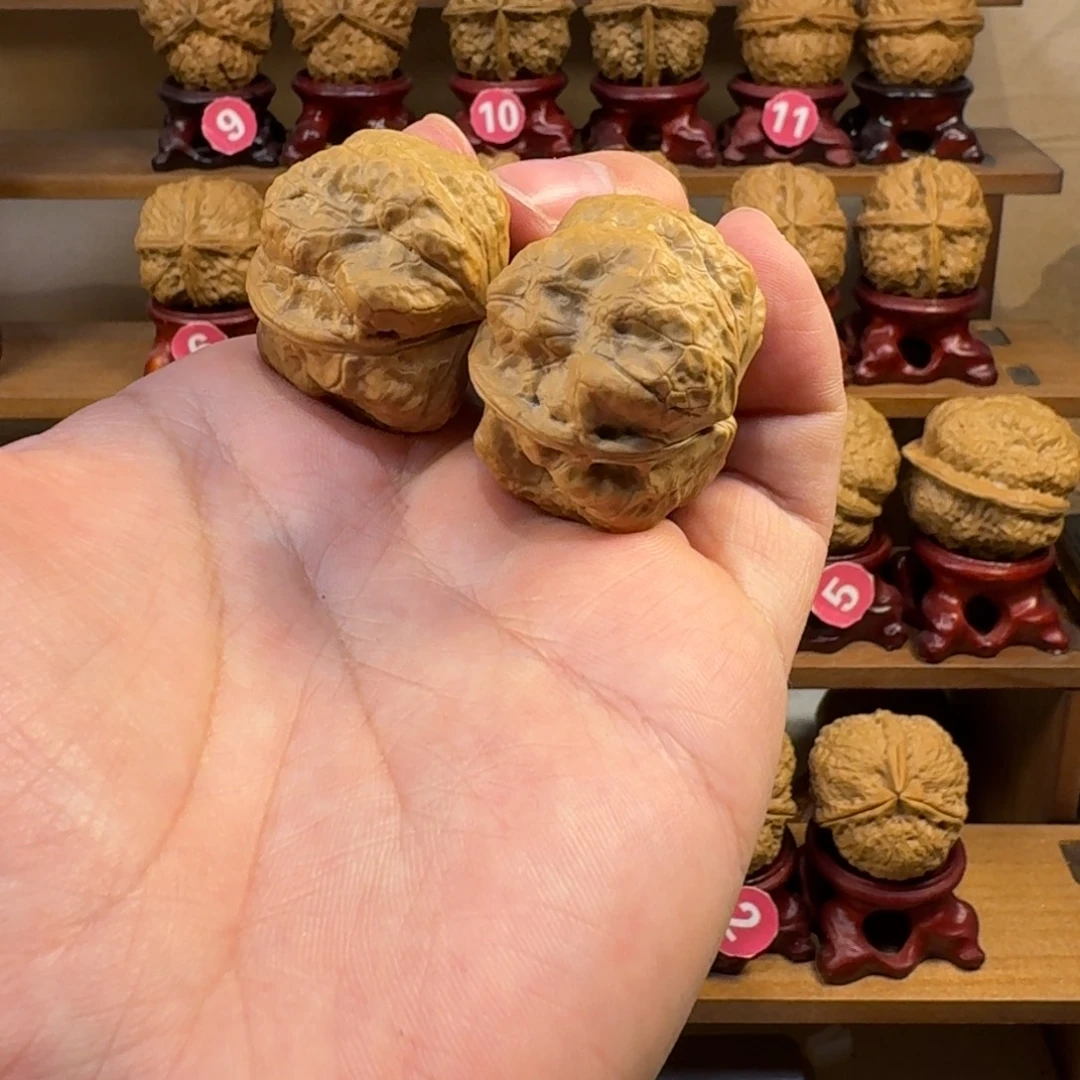 铁核桃把件肌肉尊金蟾