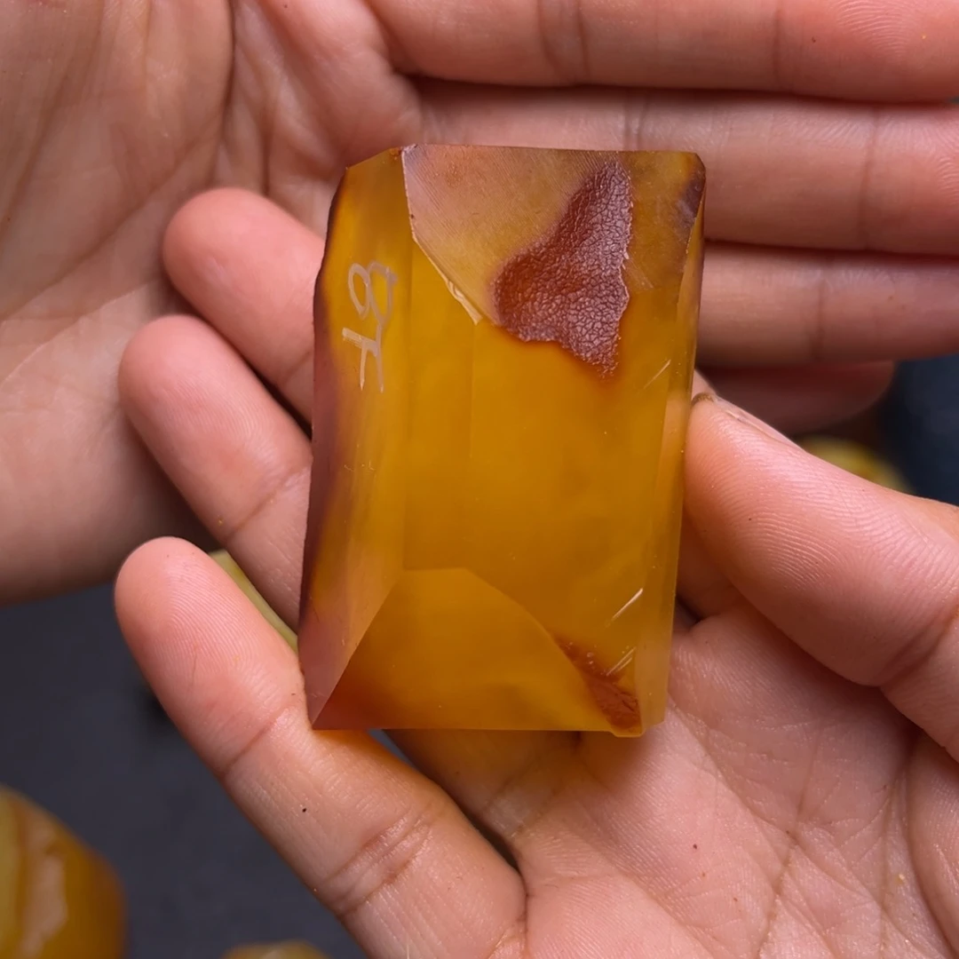 定制琥珀未镶嵌做***?琥珀蜜蜡原石定制