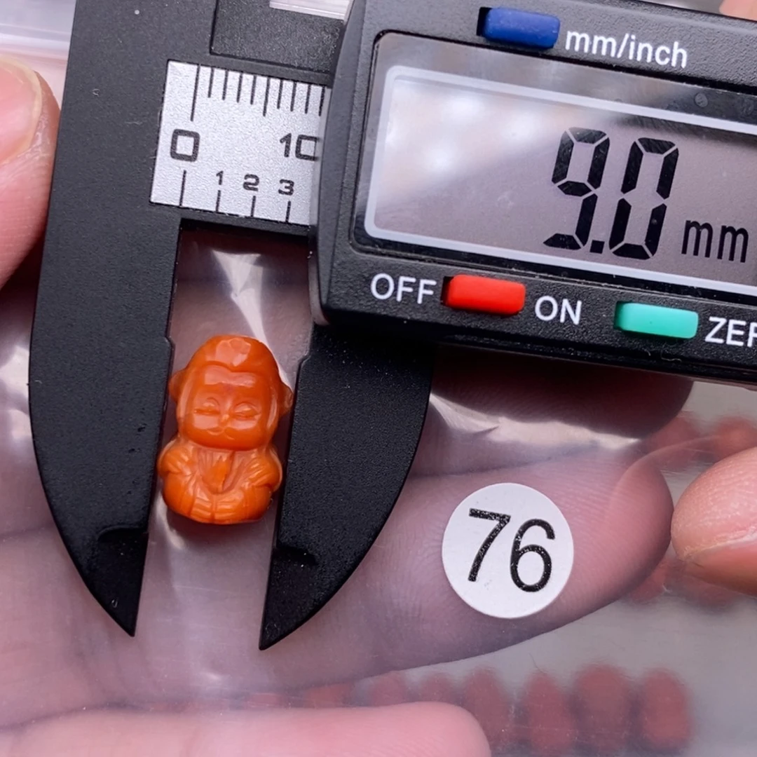 南红玛瑙未镶嵌配饰有瑕疵