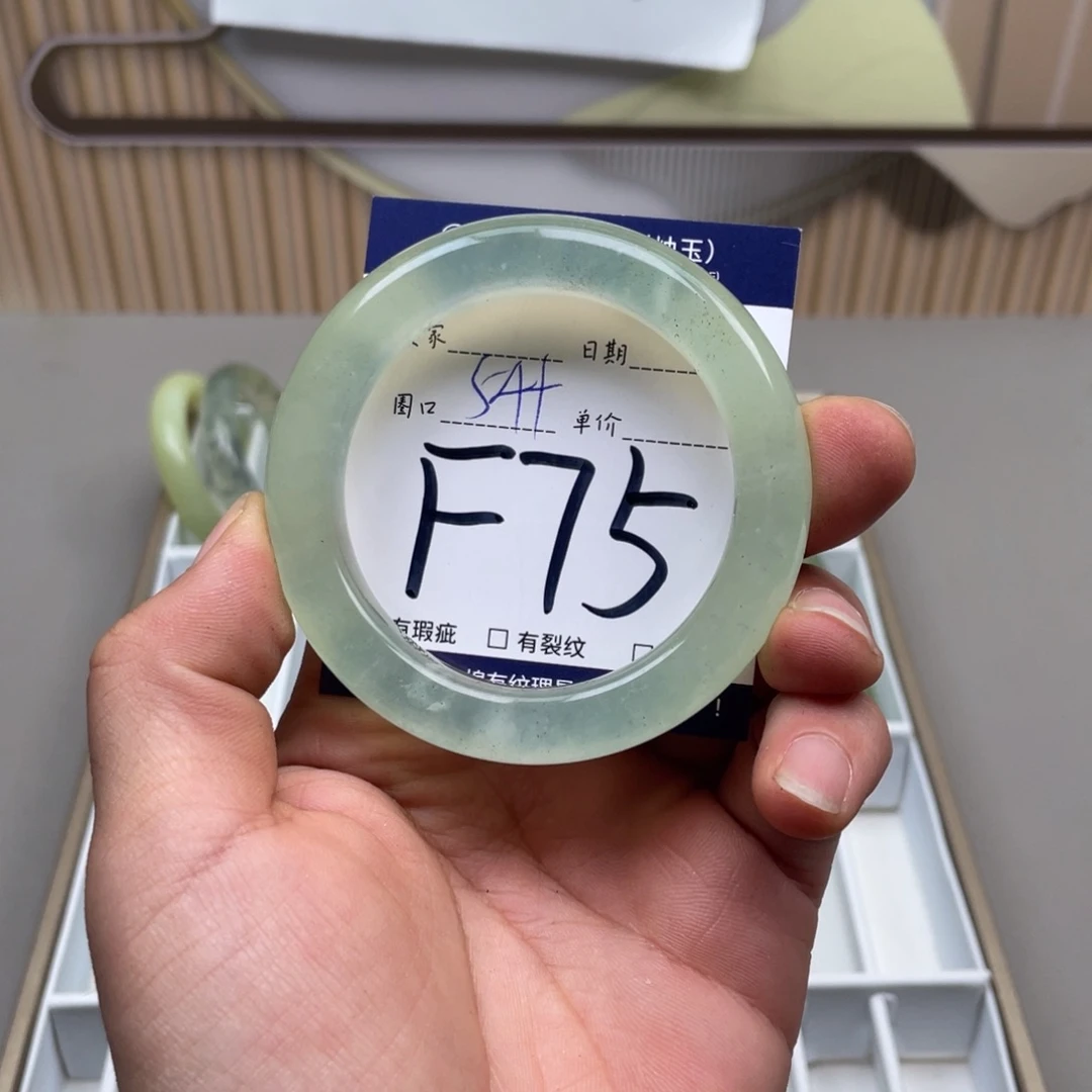 岫玉手镯手镯未镶嵌