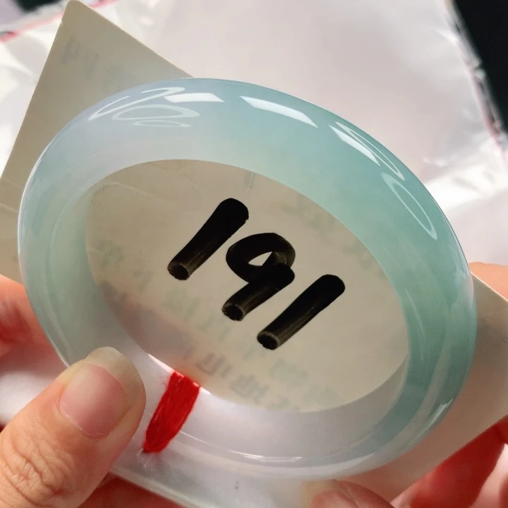 翡翠手镯未镶嵌碧海蓝天