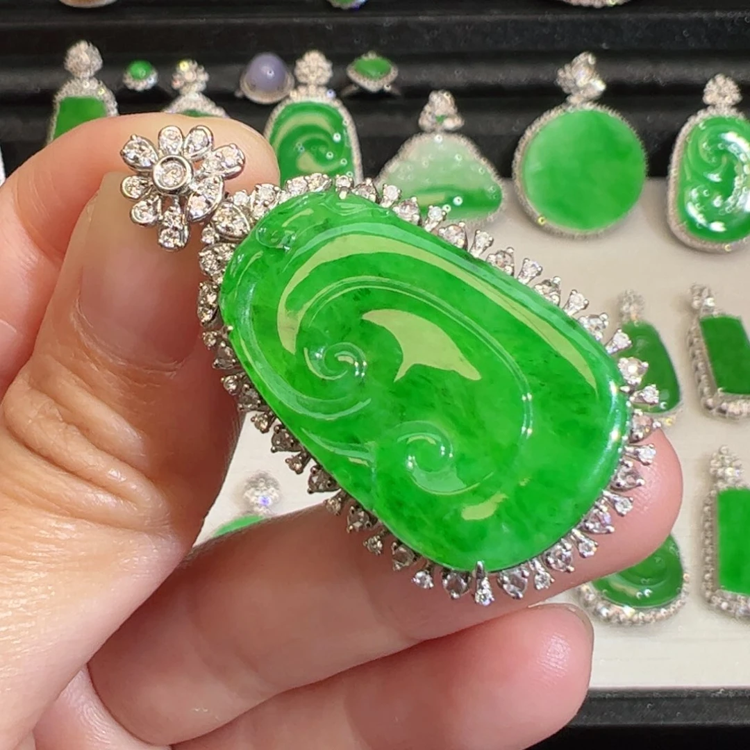 翡翠吊坠(不含链)18K金镶嵌