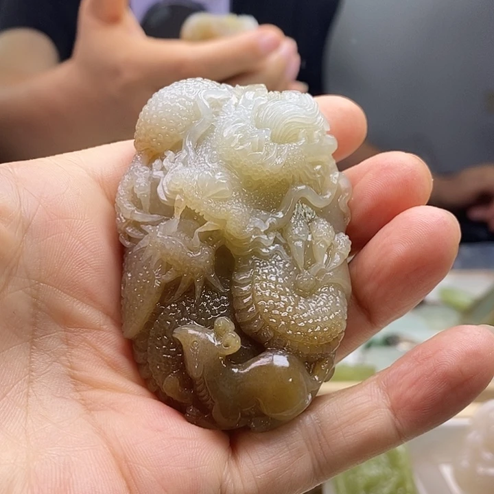 噗****和田玉未镶嵌颈饰