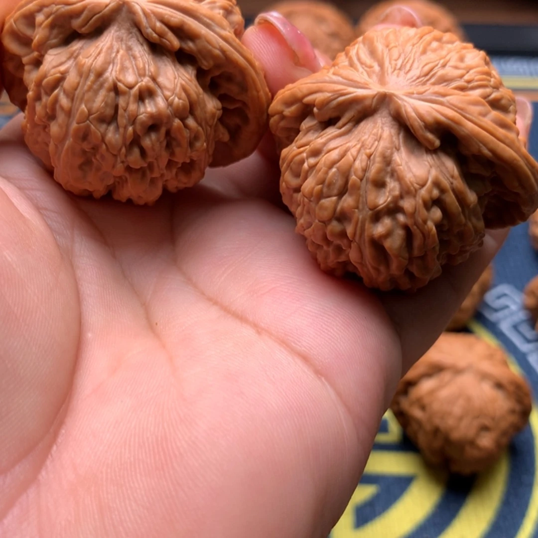 【闪购商品】把件文玩核桃小*桃白狮子43