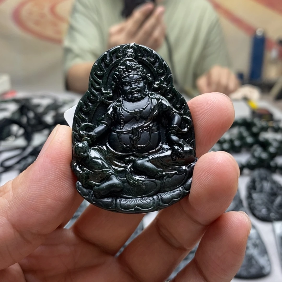翡翠未镶嵌颈饰黄财