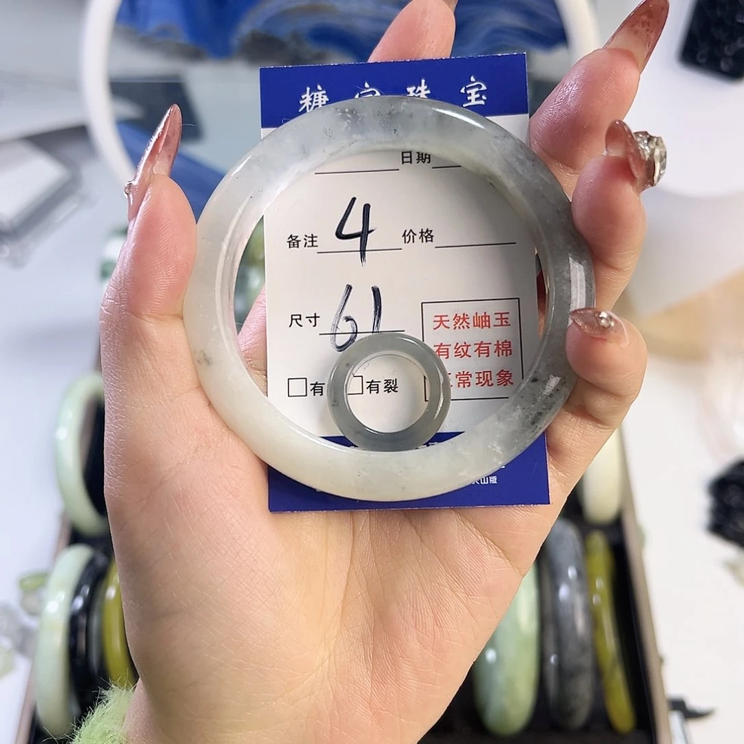 蛇纹石玉手镯未镶嵌桂***哭