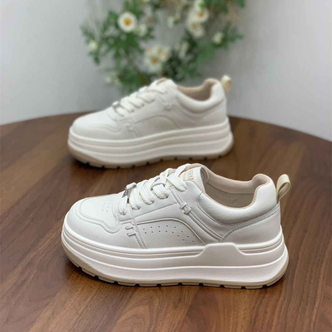 新款轻便爆款小白鞋女2025年春季百搭显脚小网红厚底休闲舒适板鞋
