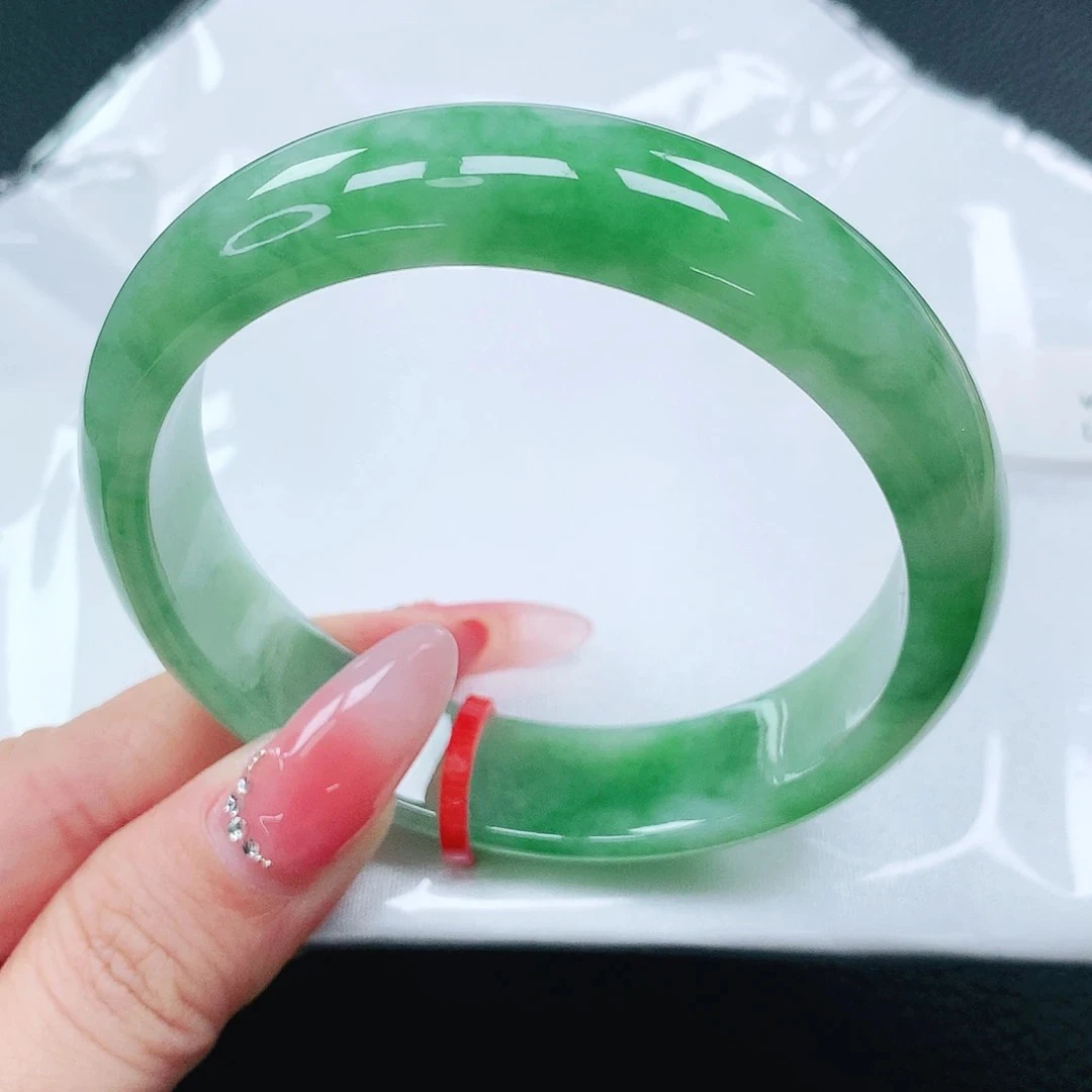 缅甸天然翡翠飘绿手镯58圈口