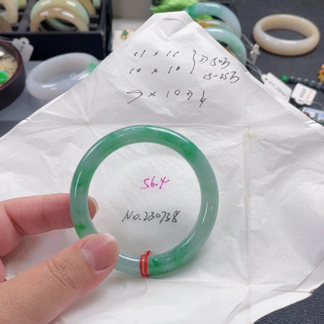 翡翠手镯未镶嵌l****556.4圆条