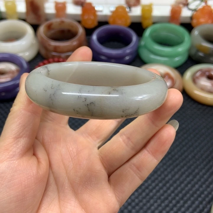 石英质玉未镶嵌手镯