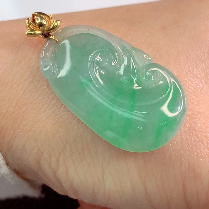 翡翠颈饰18K金镶嵌翡翠