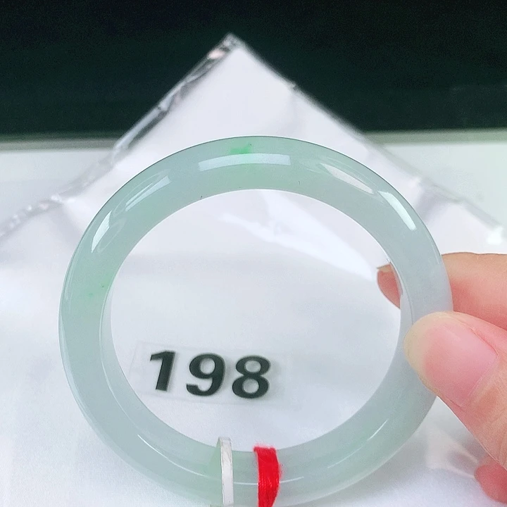 翡翠未镶嵌手镯翡翠手镯