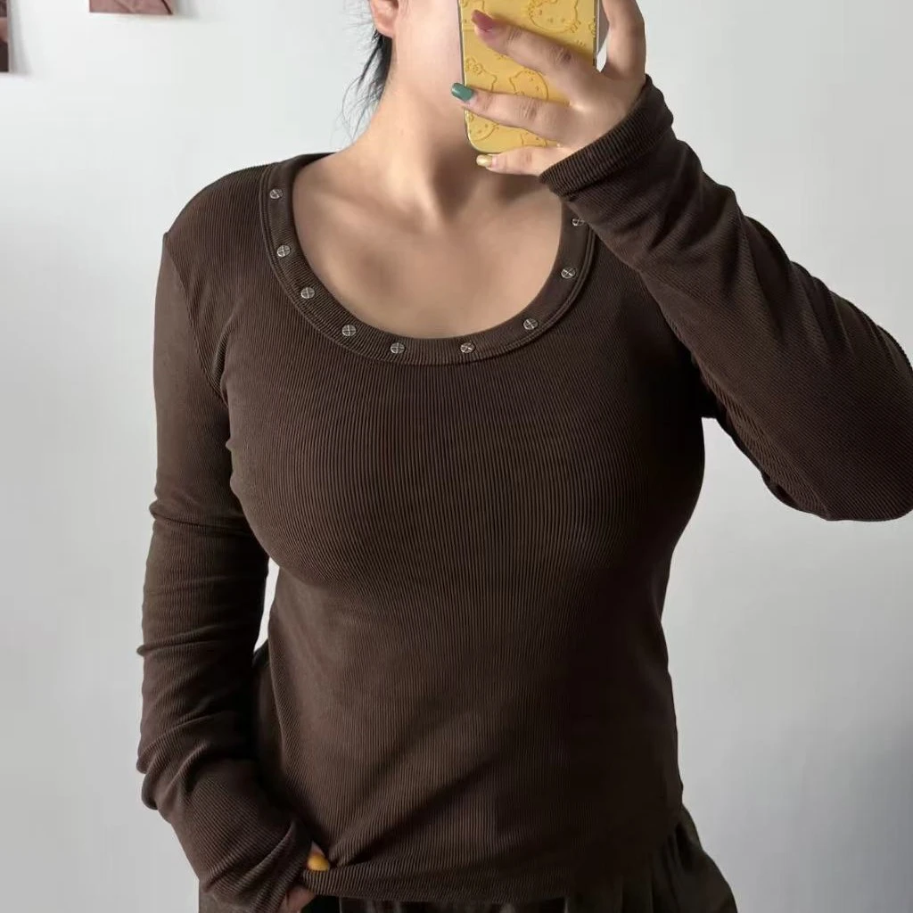 2650秋冬季大圆领铆钉长袖t恤女款内搭可外穿