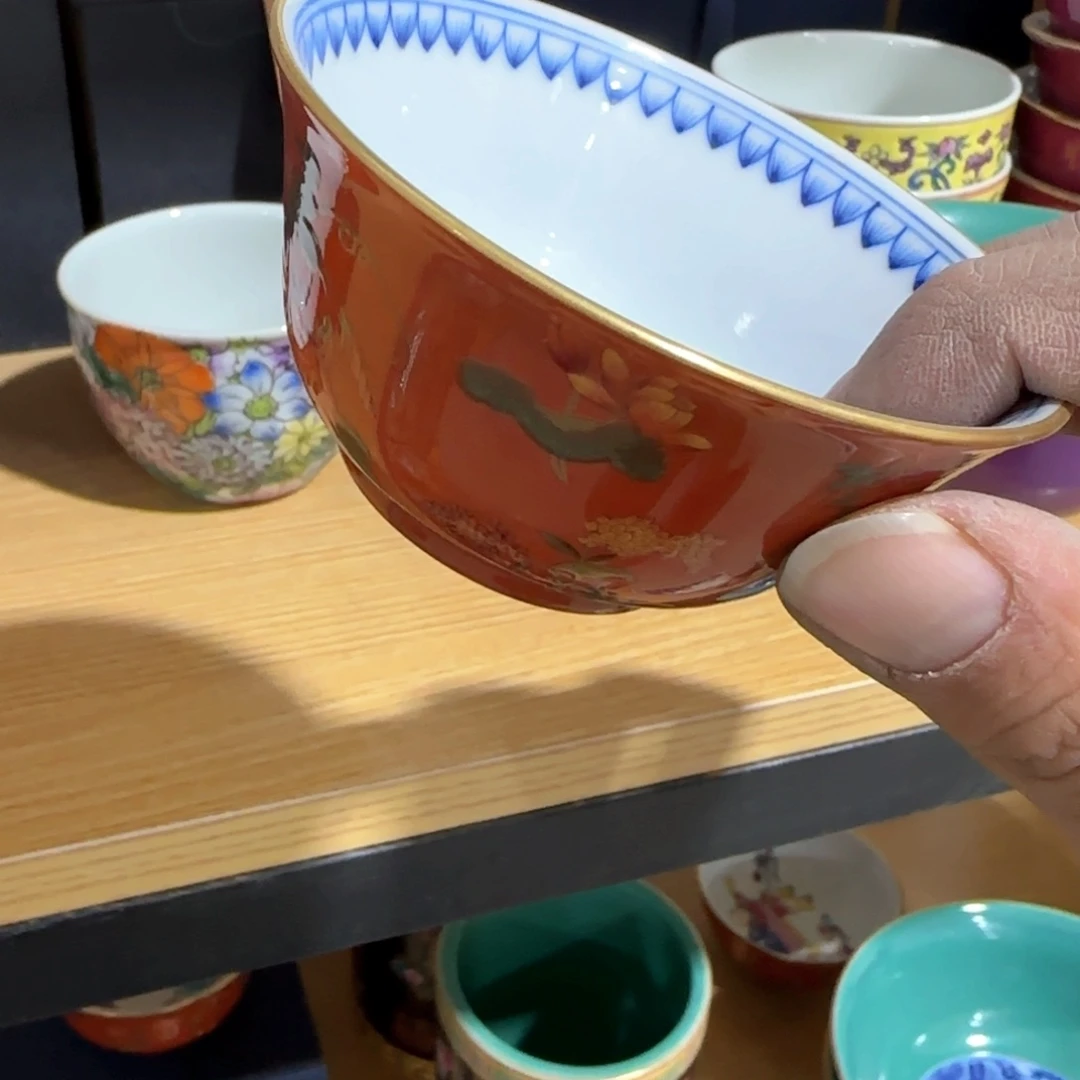 瓷片好想看这两只猪打架哈哈