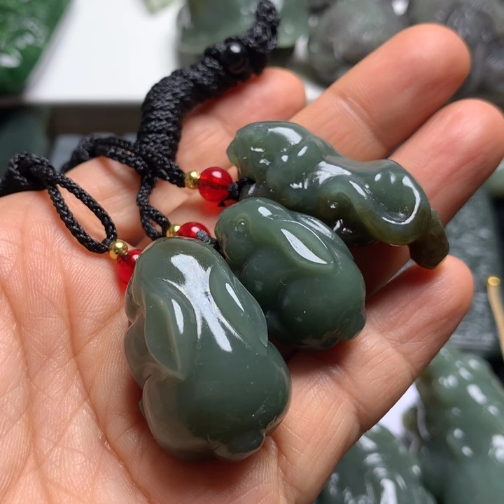 浮***～和田玉未镶嵌颈饰