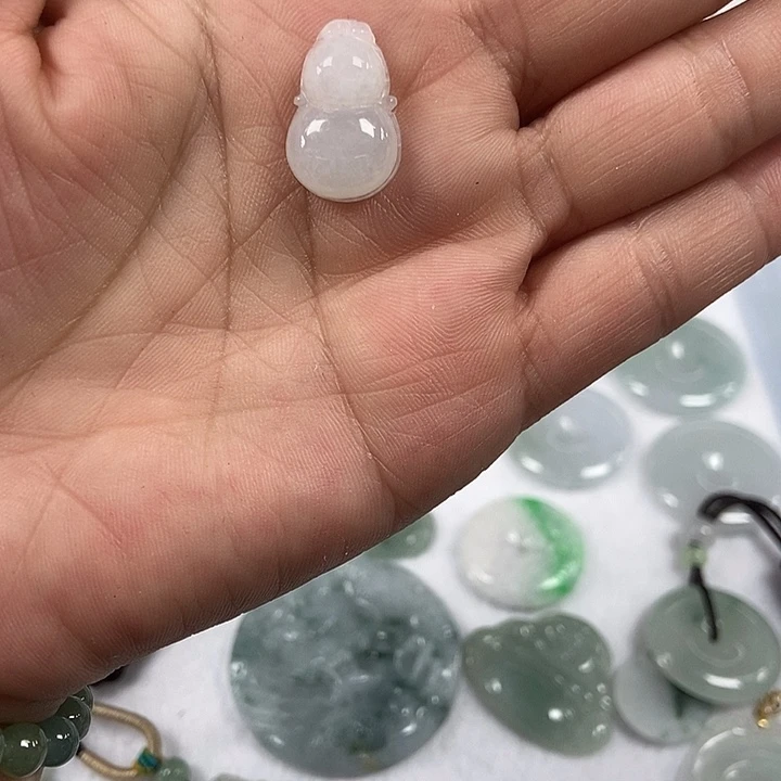 翡翠未镶嵌吊坠(不含链)葫芦