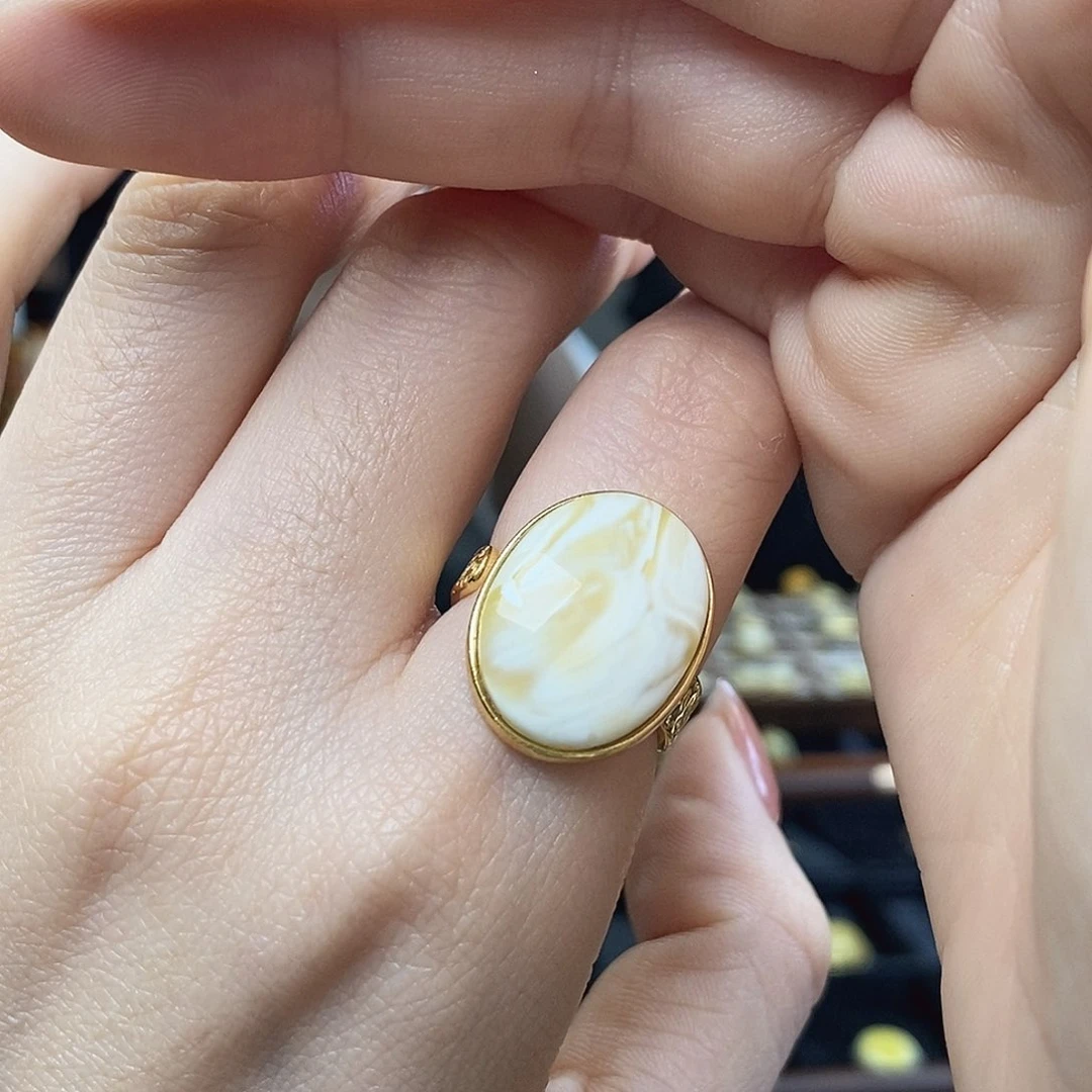 裸石琥珀未镶嵌成品