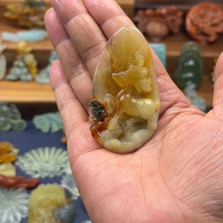 蛇纹石玉合金吊坠