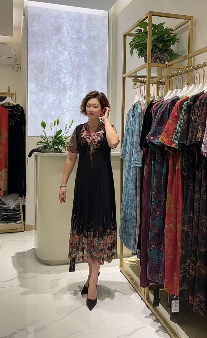 2025年高端刺绣连衣裙5816